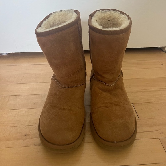UGG Boots - Picture 2 of 6